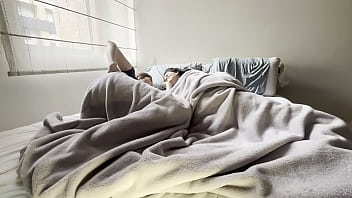 Juegos de noche y con la almohada mi mejor amiga y yo