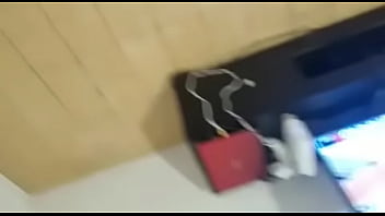 הבחור הקינקי הזה גומר לי הרבה שפיך על הפרצוף