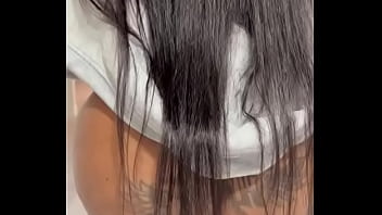 Parfois j’ai envie de me montrer coquine au studio mais je suistimide