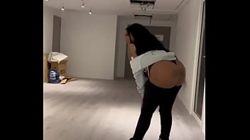 Parfois j’ai envie de me montrer coquine au studio mais je suistimide