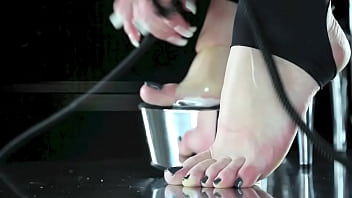 Be my feet slave – eat and swallo my dirty feet