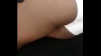 Allonger sur ma moquette toute sexy