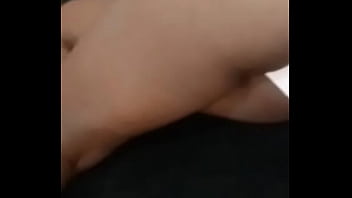 Allonger sur ma moquette toute sexy