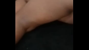 Allonger sur ma moquette toute sexy