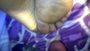 Mi mujer es completita da pepa pete pajita con los pies y le cojo el culo