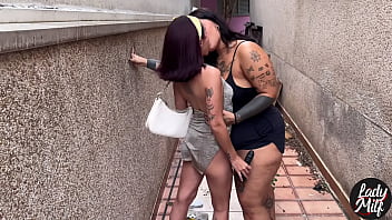 He took the college girl from the party to an alley and they fucked nicely