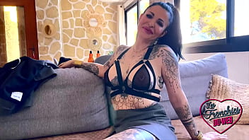 Alicia 43 ans une milf exigeante aux gros seins Alicia 43 ans une milf exigeante aux gros seins