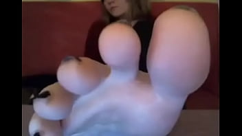 Webcam model in sweatshirt suck her own toes