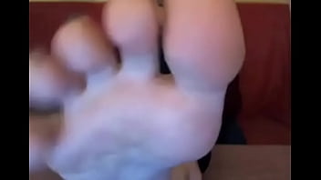 Webcam Model In Sweatshirt Suck Her Own Toes thumbnail