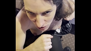 Lety howl drague un inconnu anglais au casier à ski pour ensuite le ramener