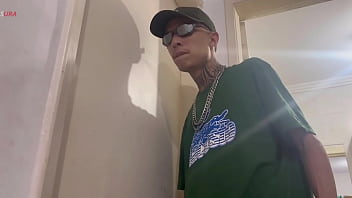 Sendo marretada pelo seu primo a mii angels entra em cena pra dar a bucetinha apertada