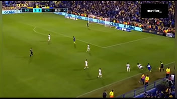 Aaron molinas pisándola y encarando