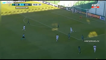 Aaron molinas pisándola y encarando