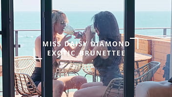 Sexi lesbian shower till big squirt 4k