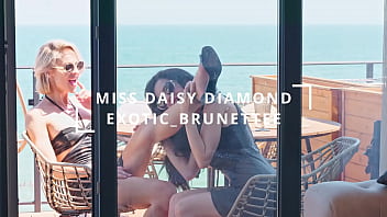 Sexi lesbian shower till big squirt 4k