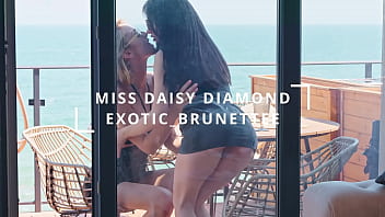 Sexi lesbian shower till big squirt 4k