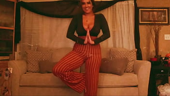 Brianna marie doing yoga on twitch