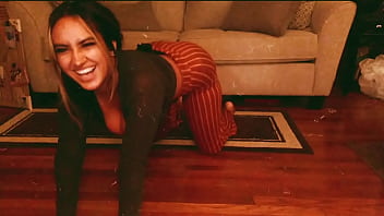 Brianna marie doing yoga on twitch