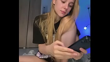 Bouncing natural huge tits