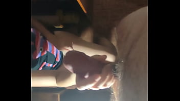 Муж попросил подрочит его член ножками