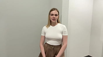 My new upstairs neighbor turned out to be a whore and spread her legs in the hallway