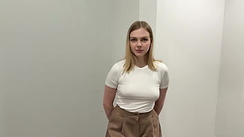 My new upstairs neighbor turned out to be a whore and spread her legs in the hallway