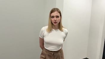 My new upstairs neighbor turned out to be a whore and spread her legs in the hallway