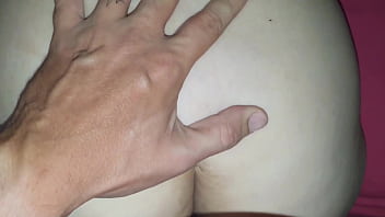 Esporradas e gozadas no corpo delicioso da minha esposa putinha amadora