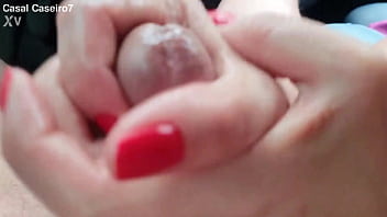 Esporradas e gozadas no corpo delicioso da minha esposa putinha amadora