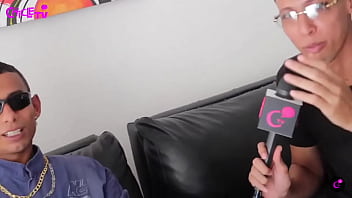 El tatuador le tatuo la oreja a lo rasta y lo perjudico