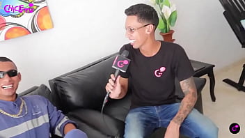 El tatuador le tatuo la oreja a lo rasta y lo perjudico