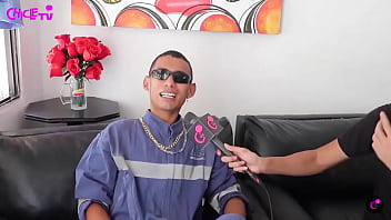 El tatuador le tatuo la oreja a lo rasta y lo perjudico