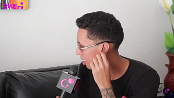 El tatuador le tatuo la oreja a lo rasta y lo perjudico