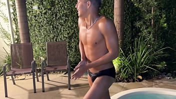 Novinhos Resolvem Fazer Broderagem Na Piscina E Sao Flagrados Transando Sem Camisinha thumbnail