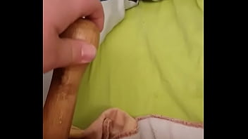 Wooddildo in mans ass