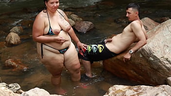 Follando en el rio con un chico vergon al aire libre