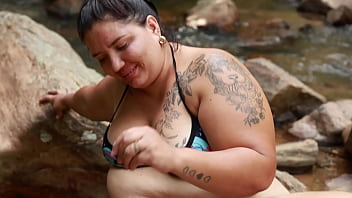 Follando en el rio con un chico vergon al aire libre