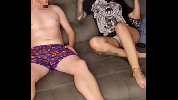 Meu meio irmão me pegou pelo c e não parou até gozar dentro