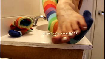 Hot latina chick showing her feet