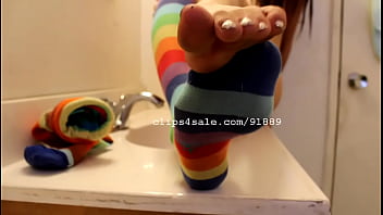 Hot latina chick showing her feet