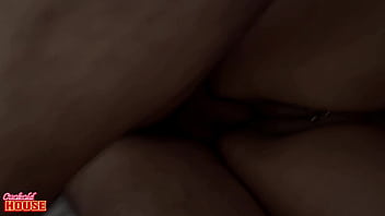 Essa casada insaciável adora sexo grupal e o marido corno gosta de ver