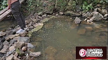 Agatha mama era para ser apenas uma caminhada e se transformou em uma cena de total libertinagem ao ar livre grátis