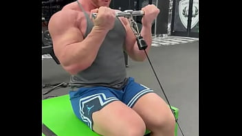 Who wanna have a workout session with me write comment subscribe my of and we will do it