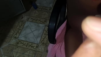 Marido de aluguel fudendo minha mulher escondido