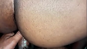 Meu padrasto fode meu cozinho de surpresa