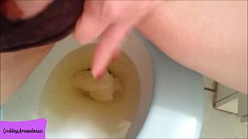 Come and enjoy watching while i’m using the bathroom