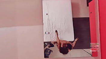 Cámara escondida pov techo show cuckold esposa regia follando frente a su marido 1