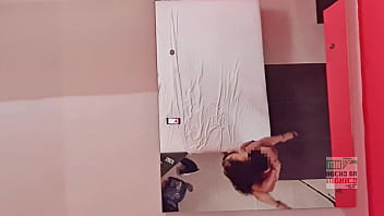 Cámara escondida pov techo show cuckold esposa regia follando frente a su marido 1