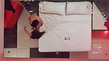 Cámara escondida pov techo show cuckold esposa regia follando frente a su marido 1