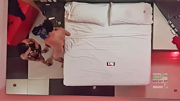 Cámara escondida pov techo show cuckold esposa regia follando frente a su marido 1